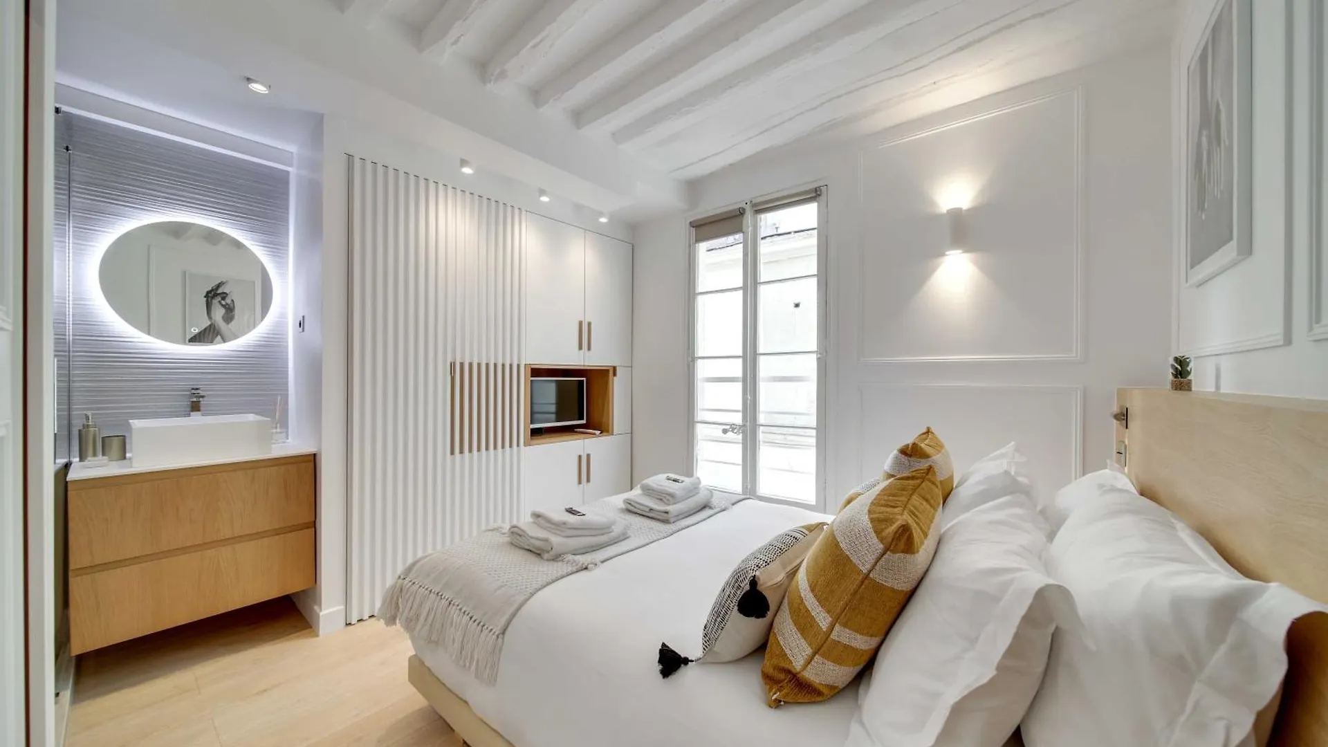 Ultra Central Town House By Architect - Louvre Paris 0*,  France